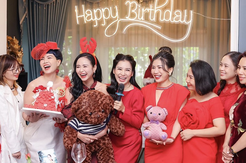 Nụ cười rạng ngời hạnh phúc của nữ Chủ tịch HWLN.