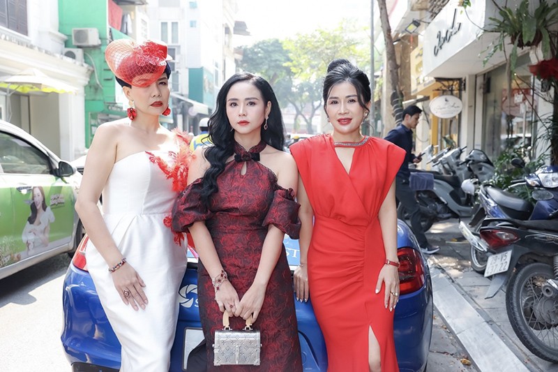 (Từ trái sang): Doanh nhân Bùi Thuý Hằng - Chủ tịch HWO; Doanh nhân Bùi Thanh Hương và Doanh nhân Nguyễn Thu Hồng - Chủ tịch Happy Women miền bắc 1.