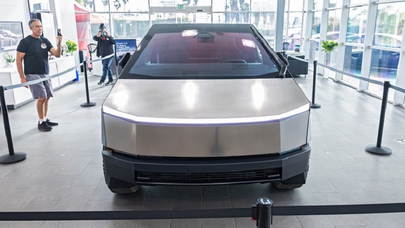 Cận cảnh siêu bán tải Tesla Cybertruck vừa trình làng, giá từ 60.900 USD