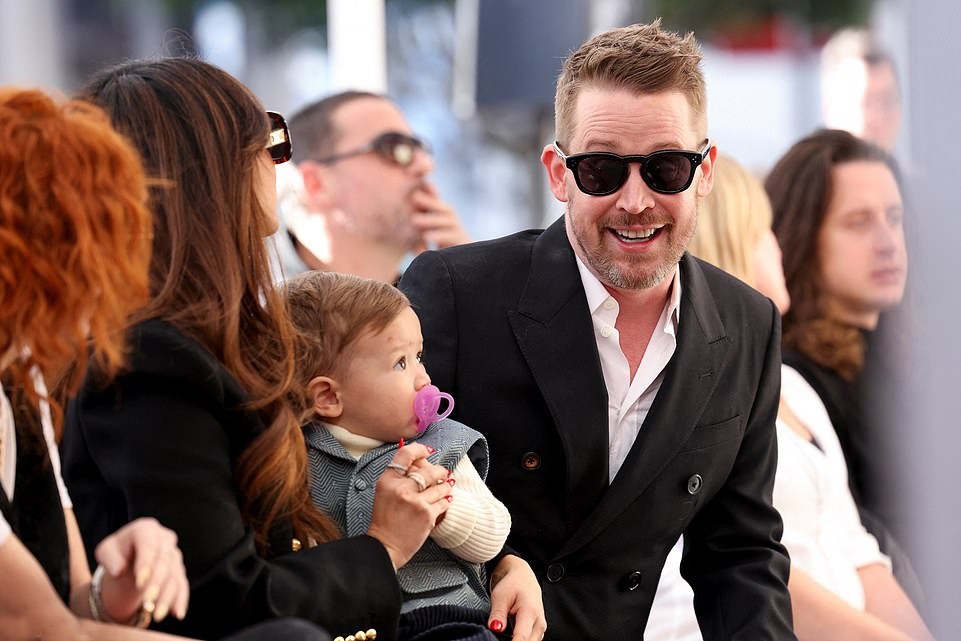 Macaulay Culkin was supported by his family on his special day. The 43-year-old actor is the latest star to receive a star on the famous avenue in Hollywood, Los Angeles, honoring his contributions in the film industry.