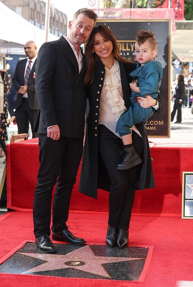 Two-year-old Dakota's eldest son has a stylish mullet hairstyle. The boy is said to resemble his father when he was young.