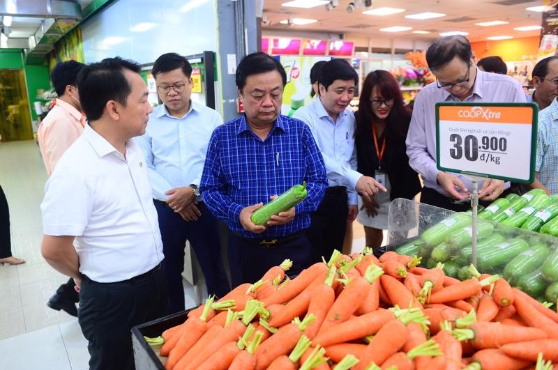 TP Hồ Chí Minh bảo đảm nguồn cung, bình ổn giá thị trường dịp cuối năm và Tết Nguyên đán 2024. (Nguồn: vneconomy) TP Hồ Chí Minh bảo đảm nguồn cung, bình ổn giá thị trường dịp cuối năm và Tết Nguyên đán 2024. (Nguồn: vneconomy)