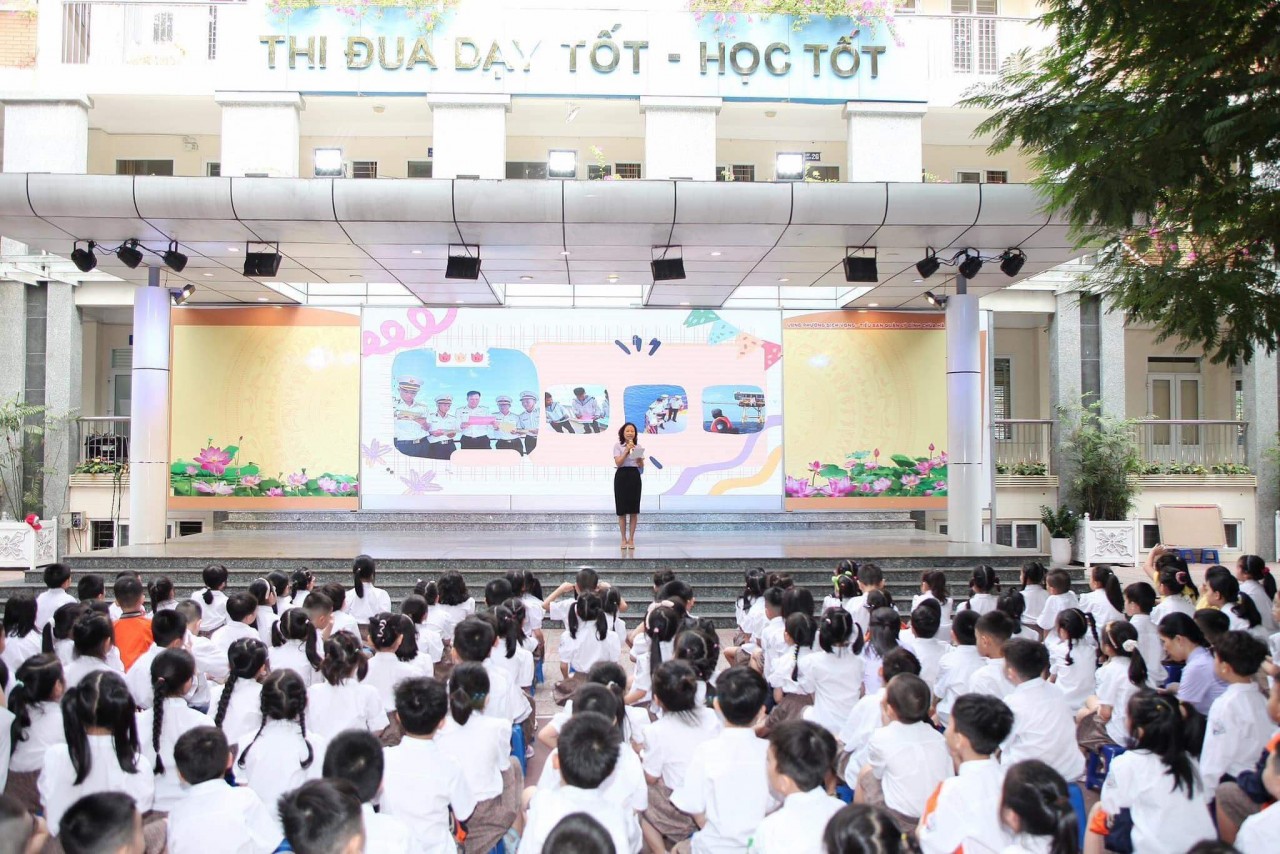 Thư gửi Trường Sa: Món quà đong đầy tình cảm dành cho các cán bộ, chiến sĩ công tác ngoài đảo xa