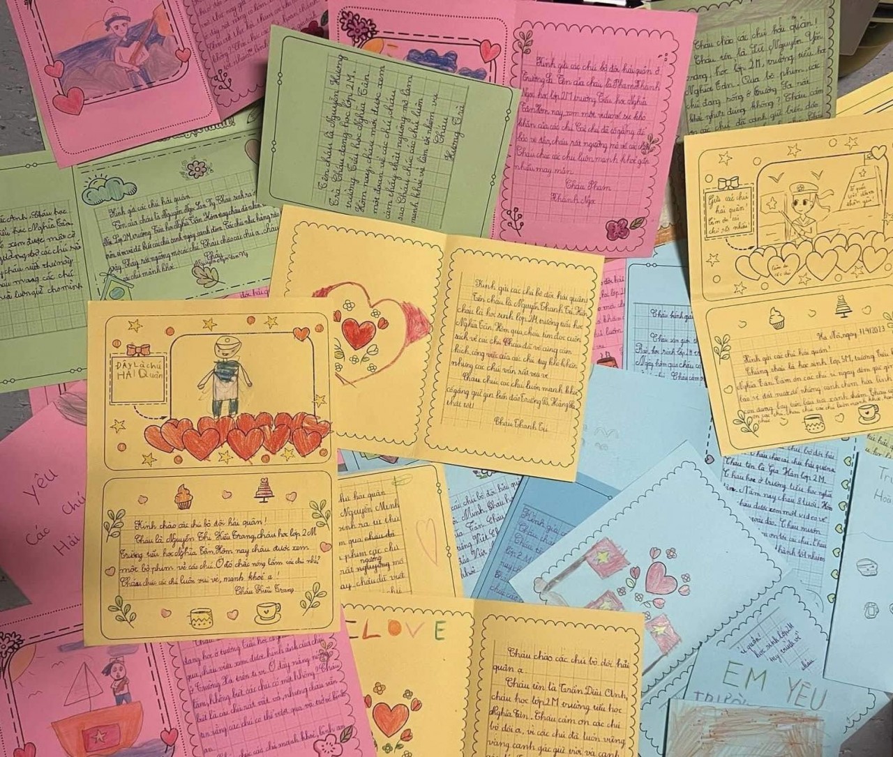 Thư gửi Trường Sa: Món quà đong đầy tình cảm dành cho các cán bộ, chiến sĩ công tác ngoài đảo xa