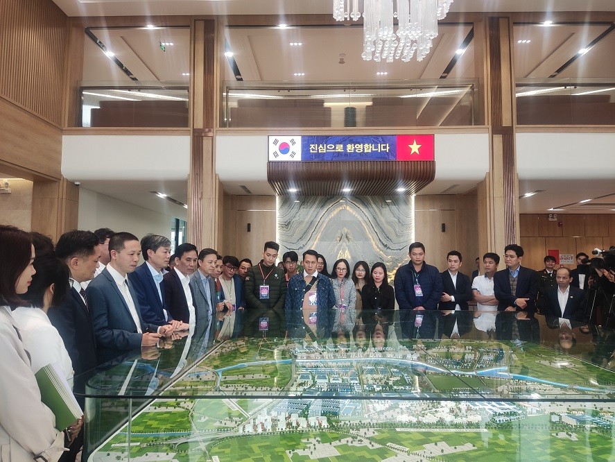 Cựu Tổng thống Hàn Quốc kêu gọi thu hút đầu tư vào tỉnh Thái Bình Cựu Tổng thống Hàn Quốc kêu gọi thu hút đầu tư vào tỉnh Thái Bình