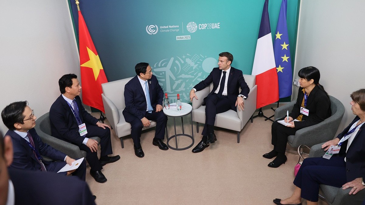 tong thong emmanuel macron phap da co lo trinh phe chuan hiep dinh bao ho dau tu viet nam eu