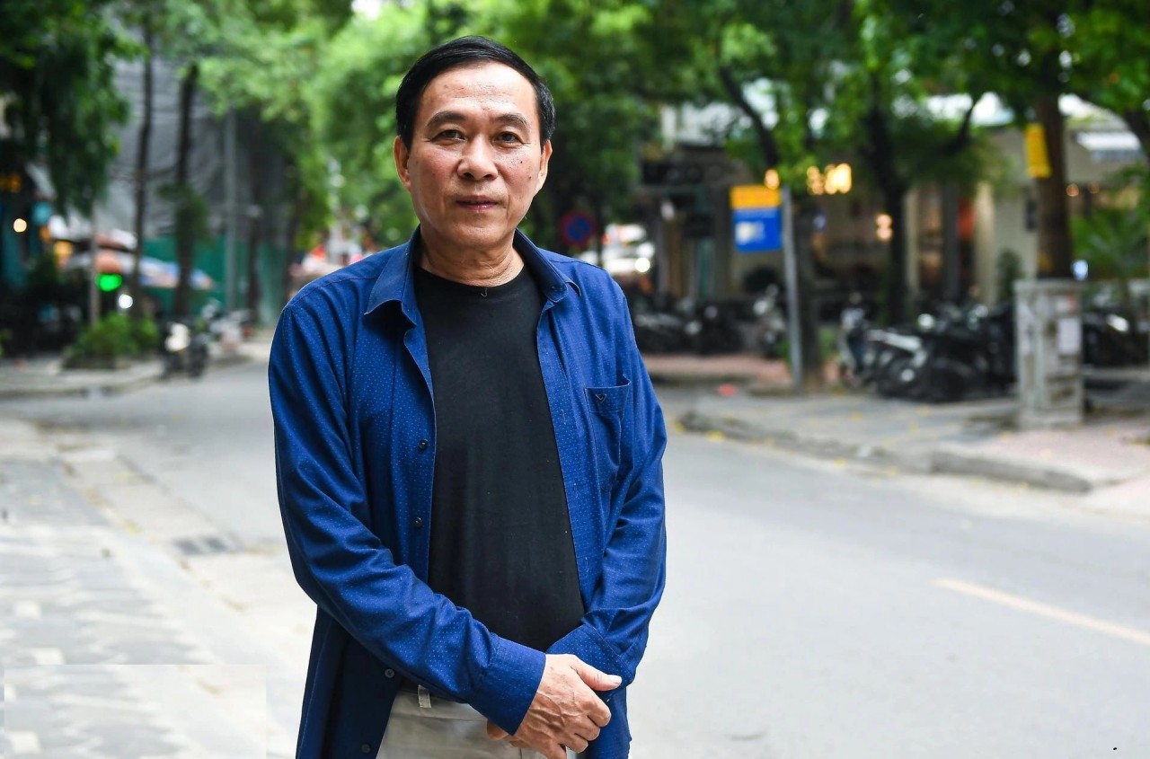 NSƯT Đỗ Kỷ cho biết vừa nhận được thông báo mới nhất của Cục nghệ thuật biểu diễn, do đó, hồ sơ xét duyệt của ông bị dừng lại do có đơn thư. (Ảnh: Toàn Vũ) NSƯT Đỗ Kỷ cho biết vừa nhận được thông báo mới nhất của Cục nghệ thuật biểu diễn, do đó, hồ sơ xét duyệt của ông bị dừng lại do có đơn thư. (Ảnh: Toàn Vũ)