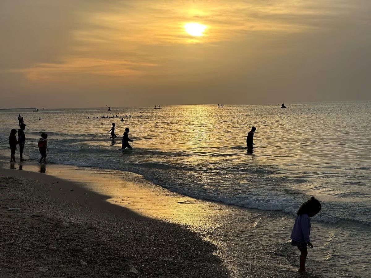 Ảnh ấn tượng (27/11 3/12): Nga không cho phép bất cứ ai làm điều này, Tổng thống Ukraine tới tiền tuyến Kharkov, người Palestine di tản trong giá rét