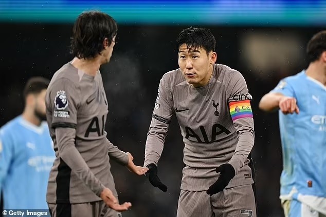 Tottenham: Ghi bàn và đá phản lưới nhà, Son Heung Min đi vào lịch sử Ngoại hạng Anh Tottenham: Ghi bàn và đá phản lưới nhà, Son Heung Min đi vào lịch sử Ngoại hạng Anh