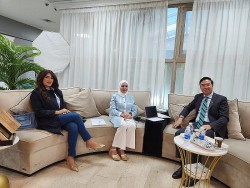 Đại sứ Ngô Toàn Thắng làm việc với đại diện Hiệp hội khách du lịch Kuwait