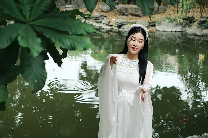 Kỷ niệm 50 năm quan hệ Việt - Pháp (1973 - 2023): NSƯT Hương Giang ra mắt MV 'Dòng sông quê anh, dòng sông quê em'