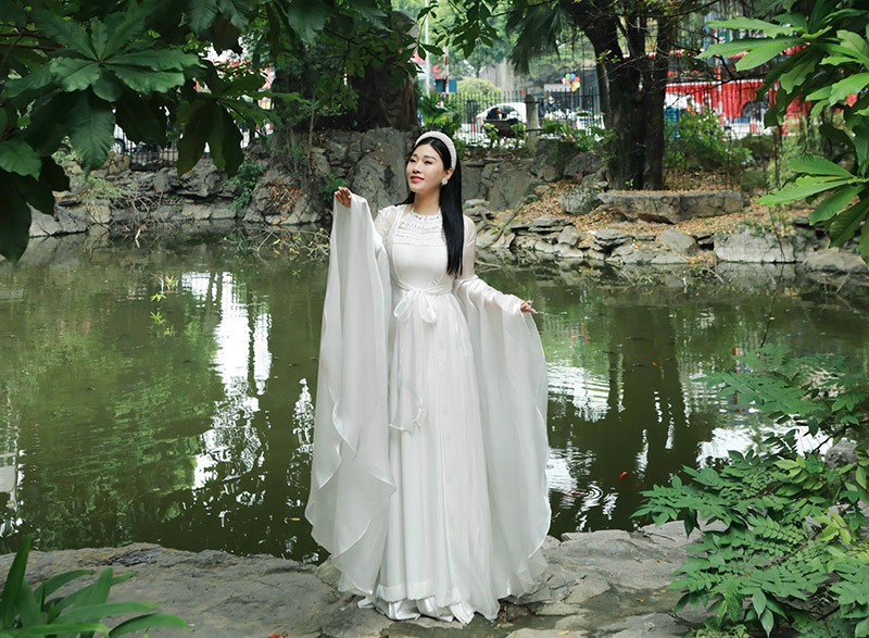 Kỷ niệm 50 năm quan hệ Việt - Pháp (1973 - 2023): NSƯT Hương Giang ra mắt MV 'Dòng sông quê anh, dòng sông quê em'