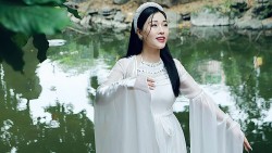 NSƯT Hương Giang ra mắt MV 'Dòng sông quê anh, dòng sông quê em'