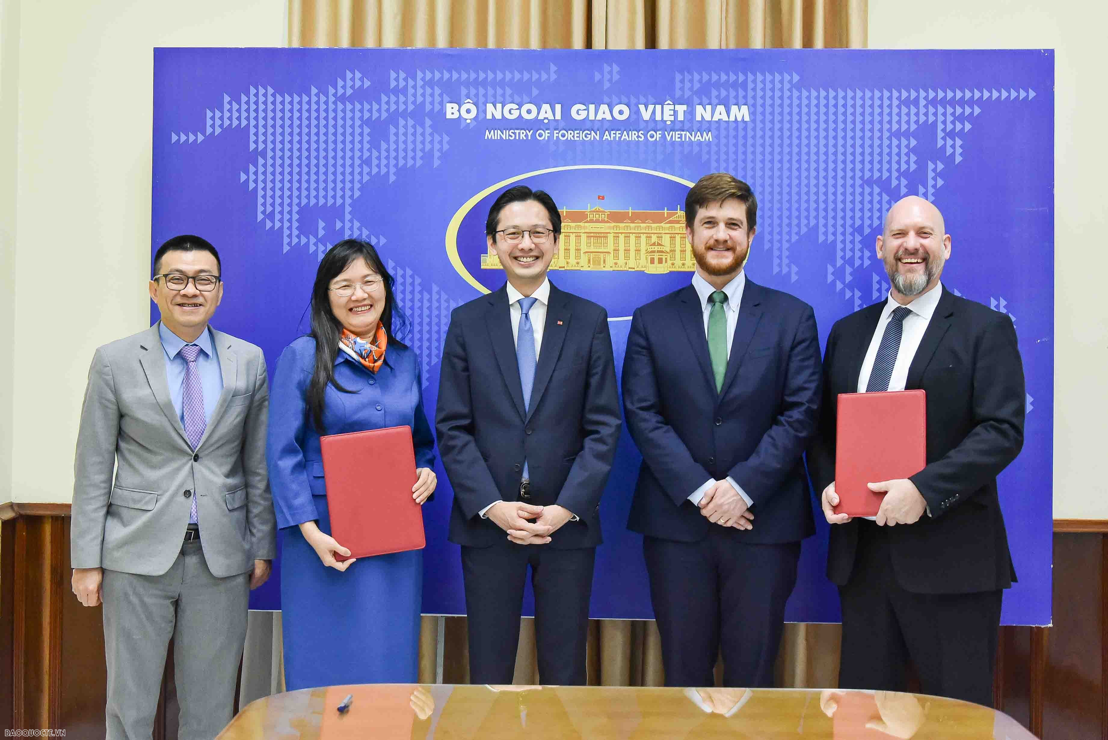 Học viện Ngoại giao và Viện Đổi mới Toàn cầu Tony Blair ký Ý định thư hợp tác