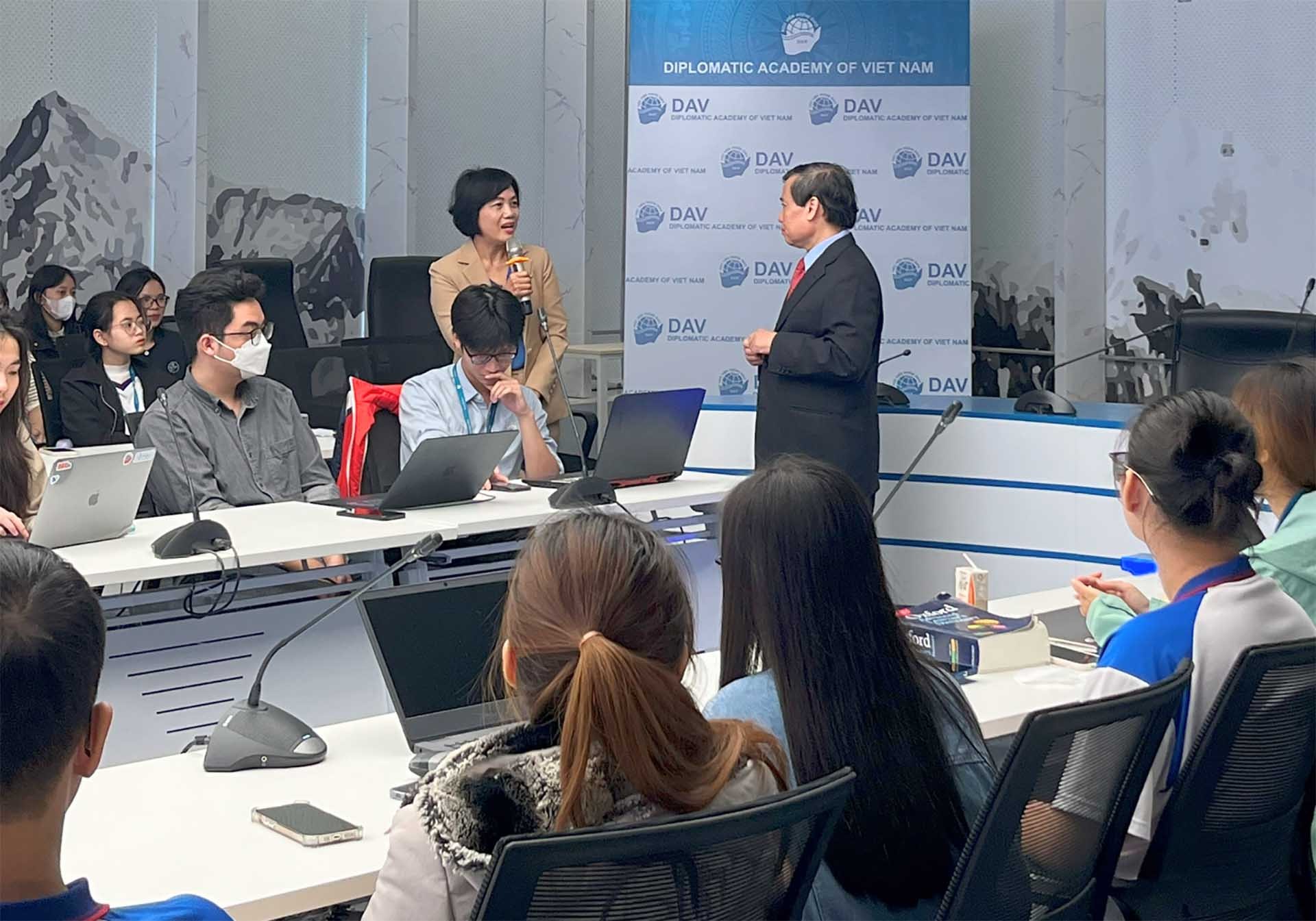 Học viện Ngoại giao tổ chức tọa đàm 'Hợp tác kinh tế Việt Nam-Singapore'