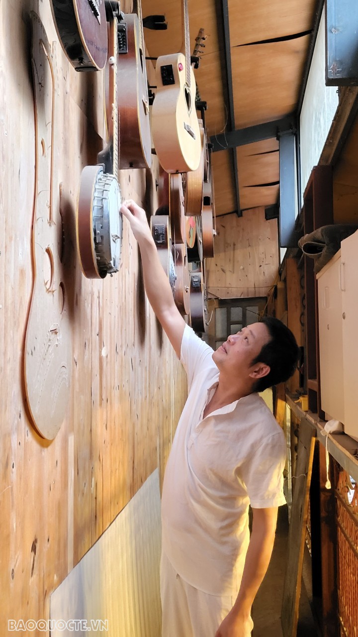 Đàn guitar 21 dây và cuộc chơi lãng mạn Đàn guitar 21 dây và cuộc chơi lãng mạn