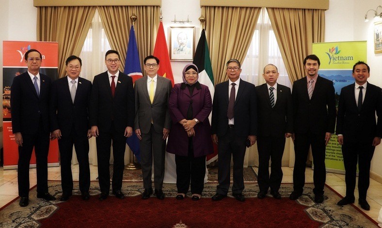 Đại sứ quán Việt Nam tại Kuwait kỷ niệm 36 năm UNESCO vinh danh Chủ tịch Hồ Chí Minh Đại sứ quán Việt Nam tại Kuwait kỷ niệm 36 năm UNESCO vinh danh Chủ tịch Hồ Chí Minh