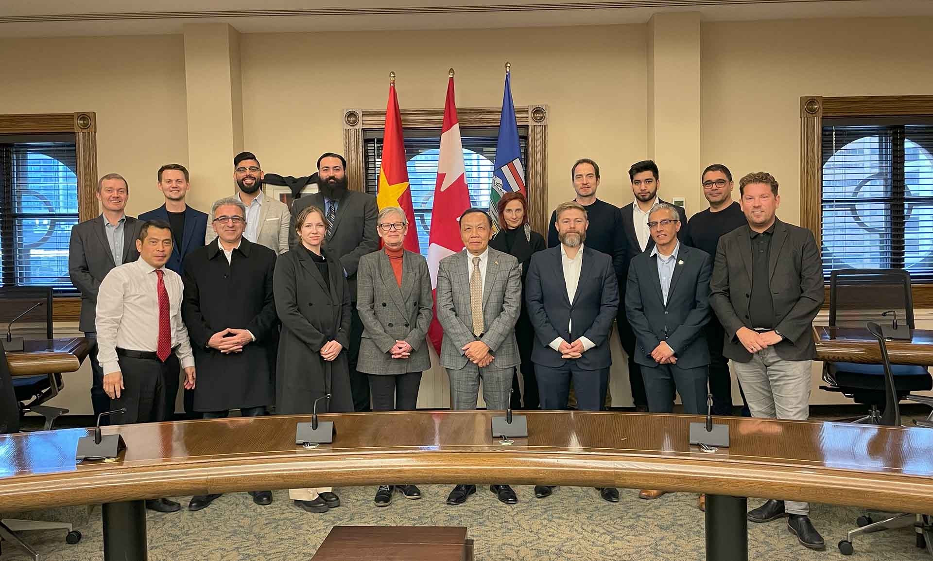 Hội thảo bàn tròn xúc tiến thương mại, đầu tư giữa Việt Nam và Alberta. Hội thảo bàn tròn xúc tiến thương mại, đầu tư giữa Việt Nam và Alberta.