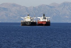 Đàm phán thương mại Mỹ-Ấn Độ 'trật bánh', thuế quan 50% của ông Trump có khiến New Delhi từ bỏ dầu Nga?