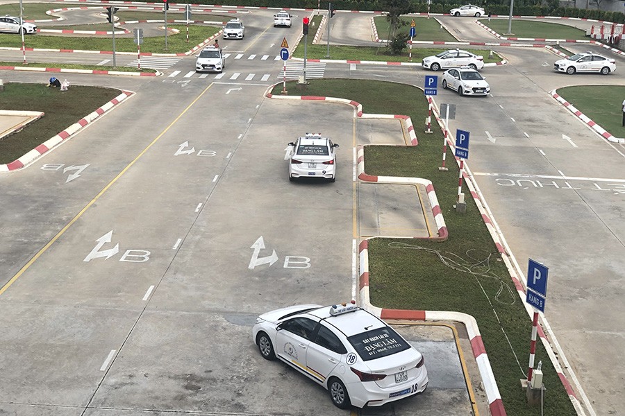 Học phí lái xe B2 năm 2023 là bao nhiêu?