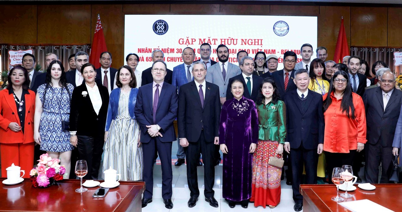 Tạo gam màu sáng hơn cho bức tranh Việt Nam - Belarus