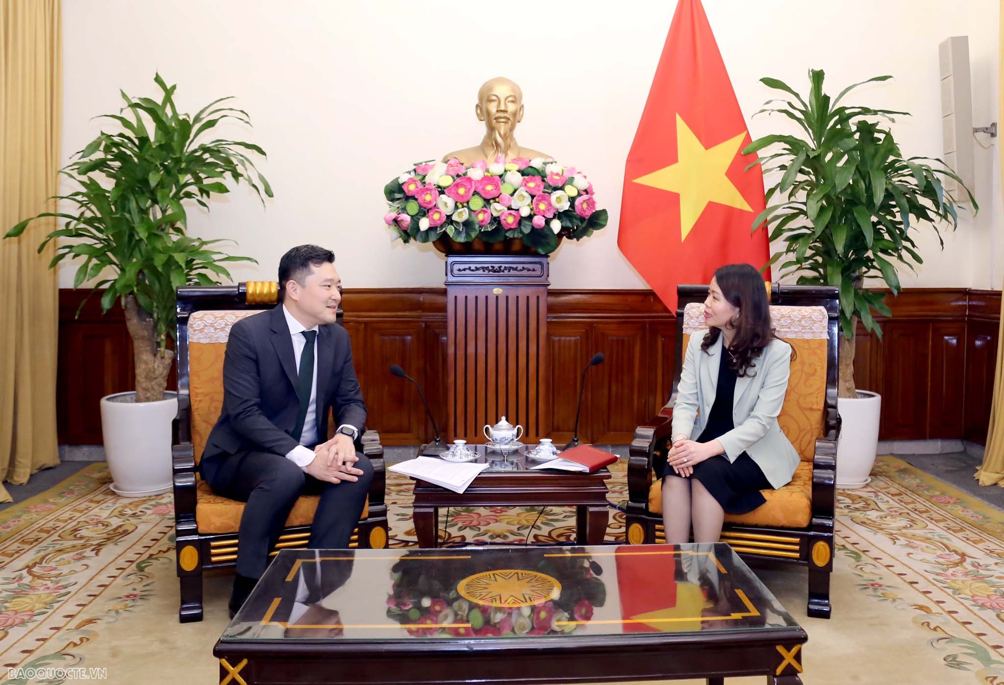 Thứ trưởng Ngoại giao Nguyễn Minh Hằng tiếp Trưởng Đại diện quốc gia Viện Tăng trưởng xanh toàn cầu (GGGI) tại Việt Nam