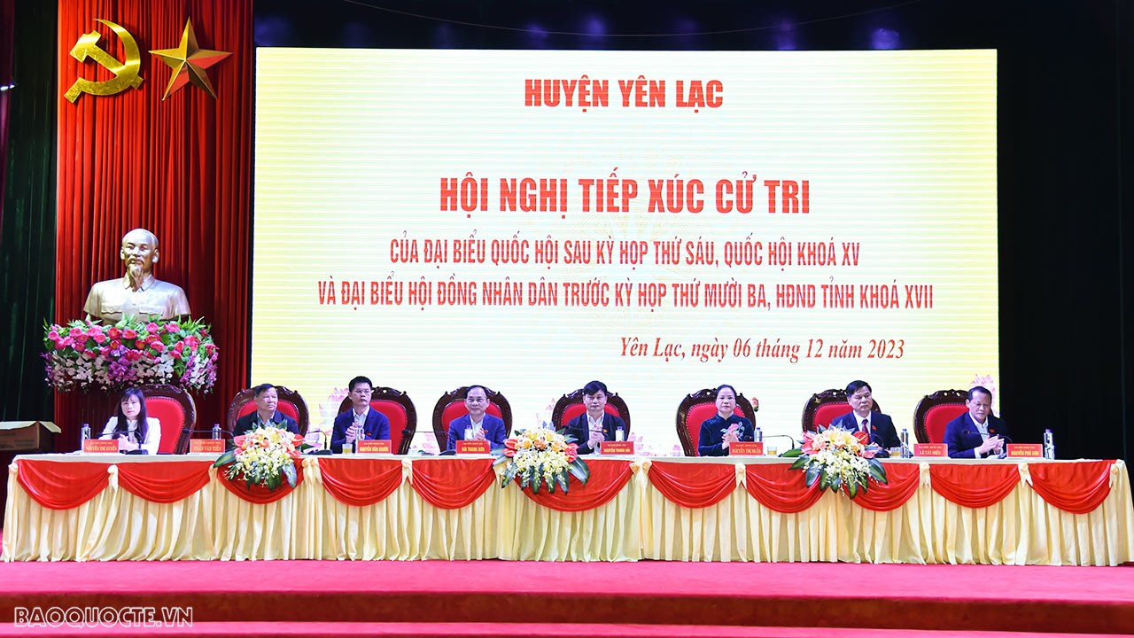 Bộ trưởng Ngoại giao Bùi Thanh Sơn cùng đoàn ĐBQH tỉnh Vĩnh Phúc tiếp xúc cử tri huyện Yên Lạc Bộ trưởng Ngoại giao Bùi Thanh Sơn cùng đoàn ĐBQH tỉnh Vĩnh Phúc tiếp xúc cử tri huyện Yên Lạc
