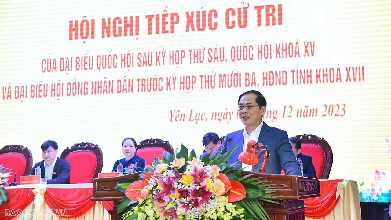 Bộ trưởng Ngoại giao Bùi Thanh Sơn cùng đoàn ĐBQH tỉnh Vĩnh Phúc tiếp xúc cử tri huyện Yên Lạc Bộ trưởng Ngoại giao Bùi Thanh Sơn cùng đoàn ĐBQH tỉnh Vĩnh Phúc tiếp xúc cử tri huyện Yên Lạc