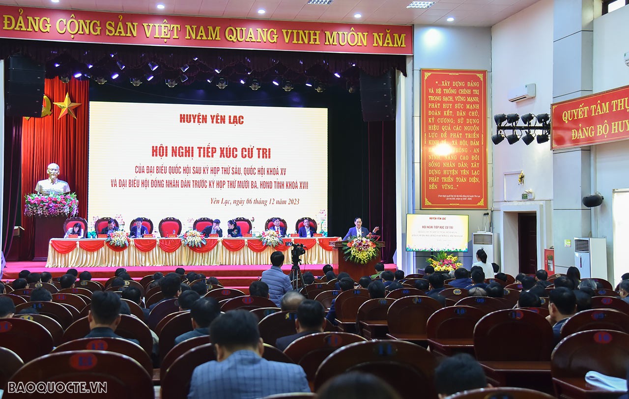 Bộ trưởng Ngoại giao Bùi Thanh Sơn cùng đoàn ĐBQH tỉnh Vĩnh Phúc tiếp xúc cử tri huyện Yên Lạc Bộ trưởng Ngoại giao Bùi Thanh Sơn cùng đoàn ĐBQH tỉnh Vĩnh Phúc tiếp xúc cử tri huyện Yên Lạc