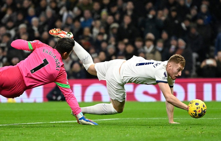 Tottenham nhập cuộc đầy hứng khởi.