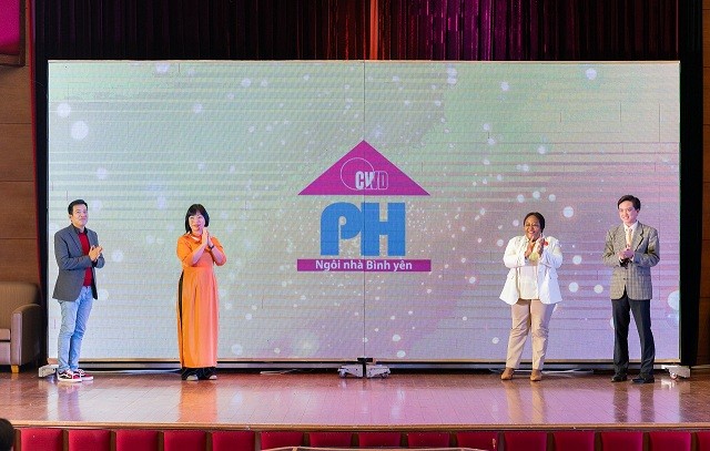 Ra mắt Trung tâm trợ giúp xã hội - Ngôi nhà Bình yên cung cấp dịch vụ toàn diện cho phụ nữ và trẻ em bị bạo lực Ra mắt Trung tâm trợ giúp xã hội – Ngôi nhà Bình yên cung cấp dịch vụ toàn diện cho phụ nữ và trẻ em bị bạo lực