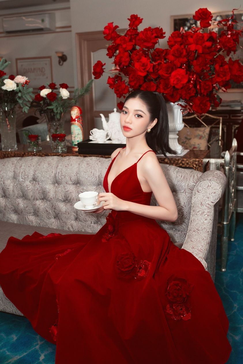 Á hậu Huỳnh Minh Kiên