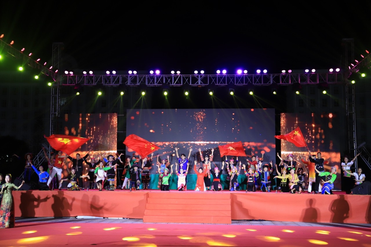 Xây dựng cộng đồng chia sẻ tương lai Trung Quốc-Việt Nam có ý nghĩa chiến lược: Mở ra trang sử mới chung tay hướng tới hiện đại hóa Xây dựng cộng đồng chia sẻ tương lai Trung Quốc-Việt Nam có ý nghĩa chiến lược: Mở ra trang sử mới chung tay hướng tới hiện đại hóa