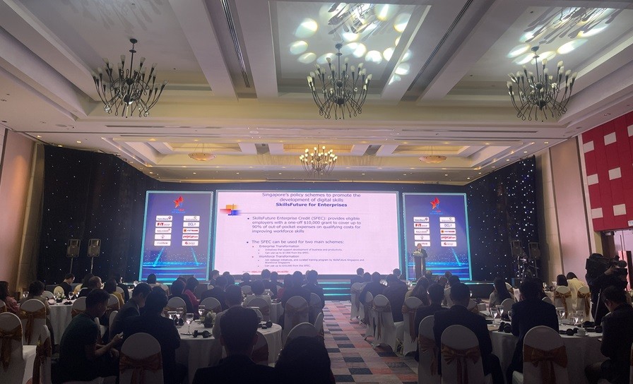 Công bố Top 500 Nhà tuyển dụng hàng đầu và 10 nơi làm việc tốt nhất Việt Nam Công bố Top 500 Nhà tuyển dụng hàng đầu và 10 nơi làm việc tốt nhất Việt Nam