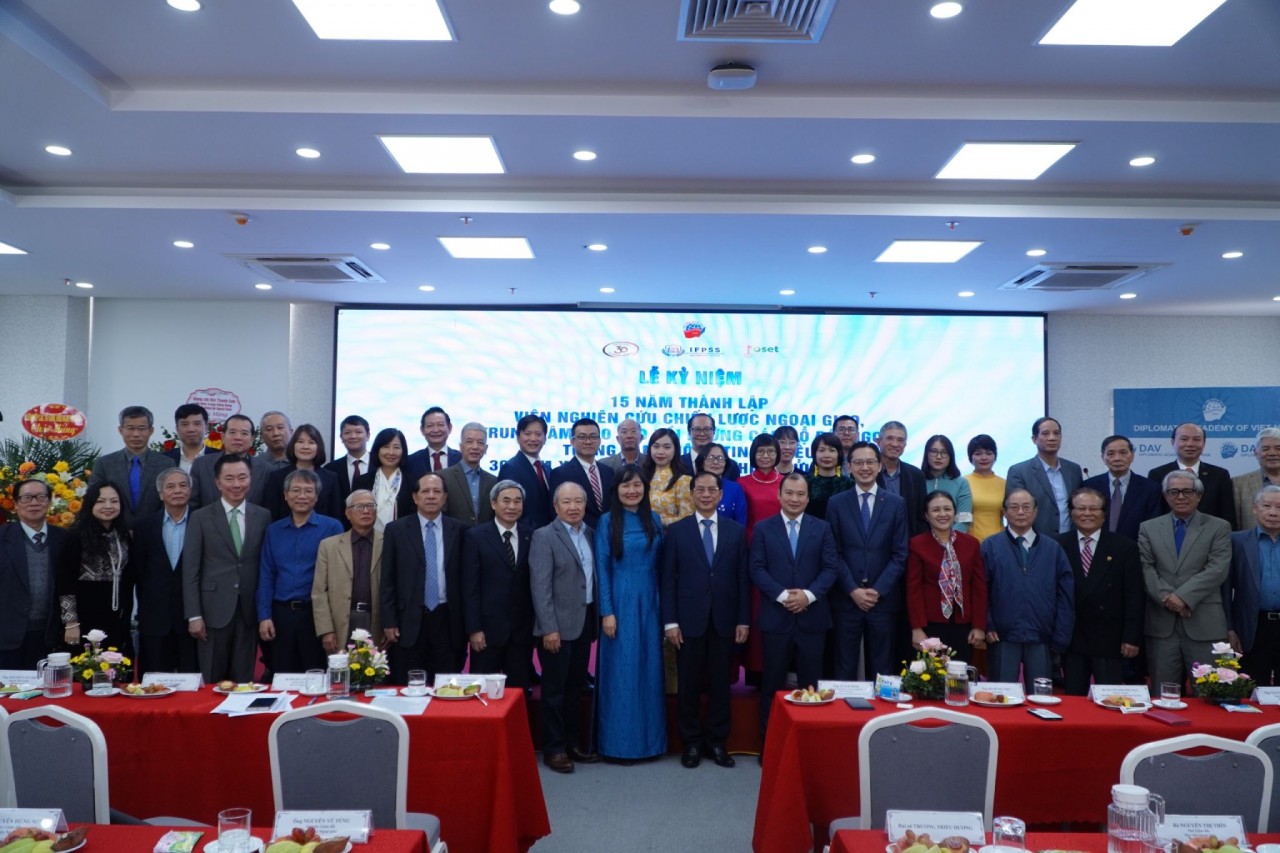 Thứ trưởng Ngoại giao Đỗ Hùng Việt: Các đơn vị trực thuộc Học viện Ngoại giao cần phát huy vai trò ‘chủ công’, không ngừng đổi mới sáng tạo Thứ trưởng Ngoại giao Đỗ Hùng Việt: Các đơn vị trực thuộc Học viện Ngoại giao cần phát huy vai trò ‘chủ công’, không ngừng đổi mới sáng tạo