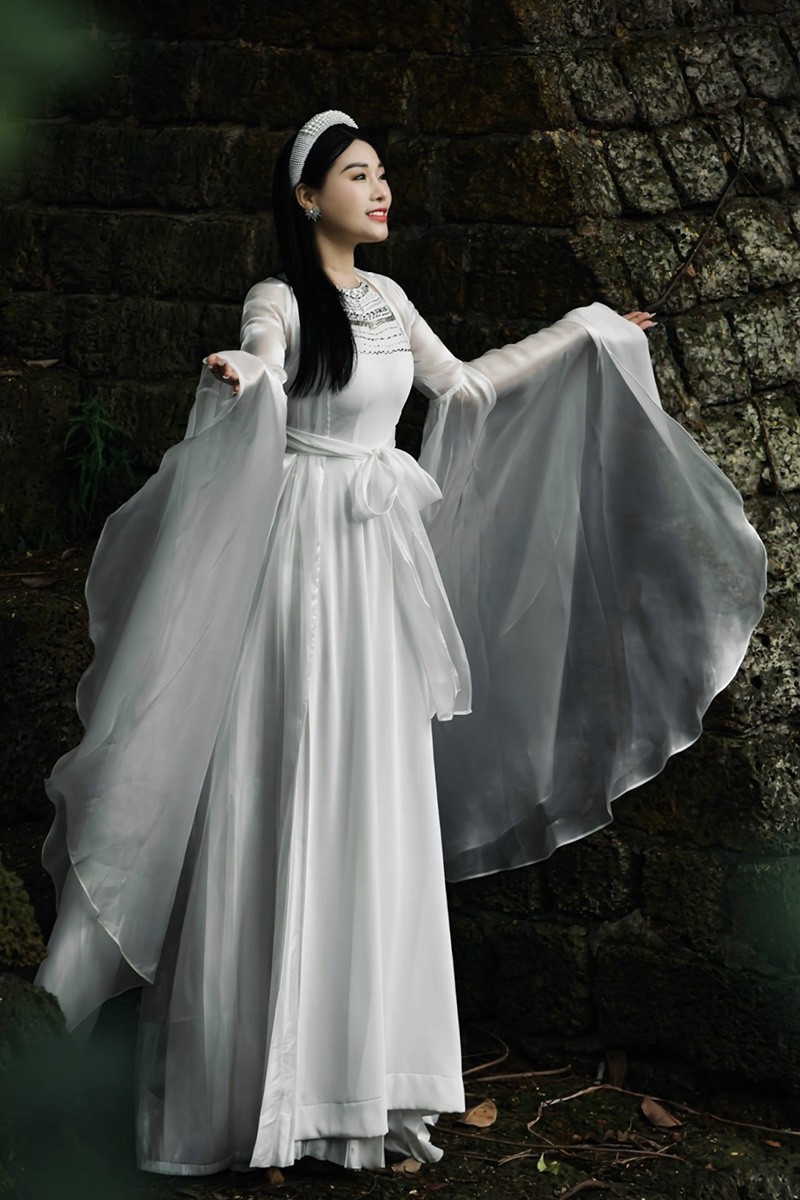 NSƯT Hương Giang trong trang phục áo dài sẽ xuất hiện tại sự kiện Festival Lúa gạo Quốc tế 2023.