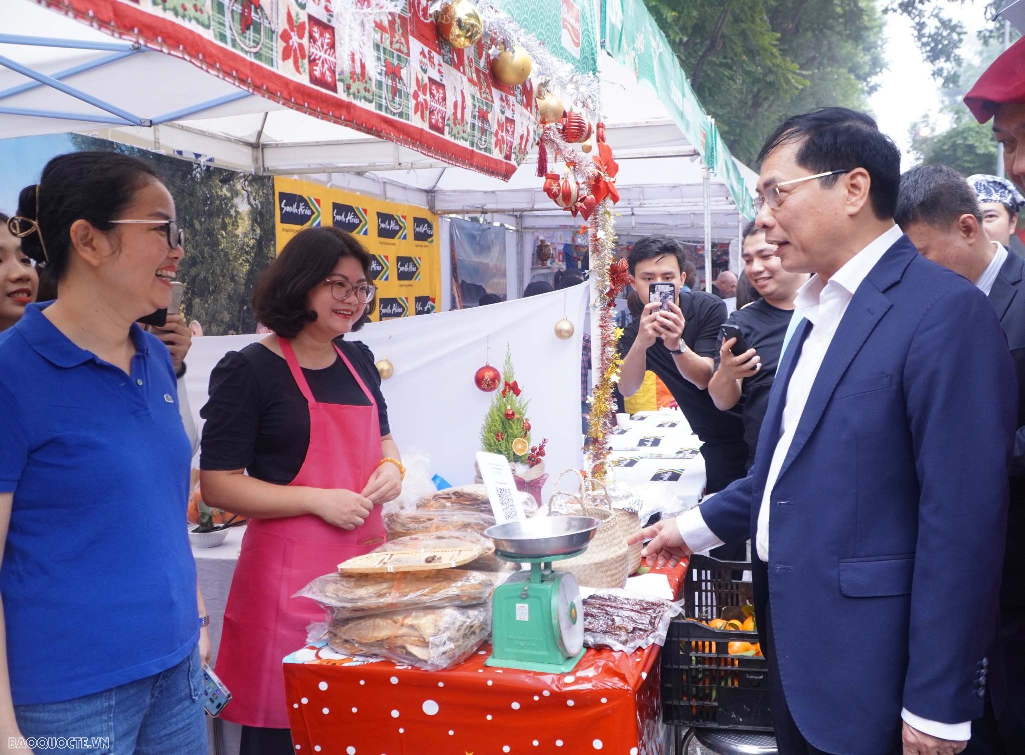 Nét đẹp ngoại giao văn hóa tại Liên hoan Ẩm thực quốc tế lần thứ 11