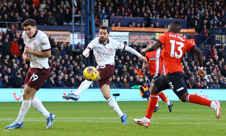 Man City nhanh chóng áp đảo đối thủ. Man City nhanh chóng áp đảo đối thủ.