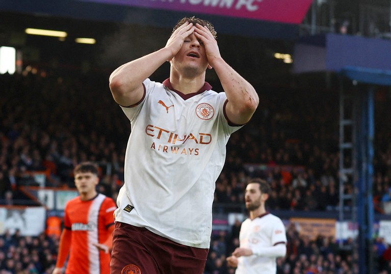 Nhà vô địch World Cup 2022 ôm đầu tiếc nuối sau khi bỏ lỡ cơ hội. Nhà vô địch World Cup 2022 ôm đầu tiếc nuối sau khi bỏ lỡ cơ hội.