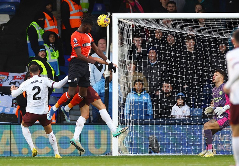 Bất ngờ xảy ra cuối hiệp 1 khi đội chủ nhà có bàn mở tỷ số. Bất ngờ xảy ra cuối hiệp 1 khi đội chủ nhà có bàn mở tỷ số.