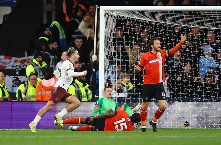Chỉ 2 phút sau, Jack Grealish ghi bàn thứ 2 cho đội khách sau đường căng ngang của Alvarez. Chỉ 2 phút sau, Jack Grealish ghi bàn thứ 2 cho đội khách sau đường căng ngang của Alvarez.