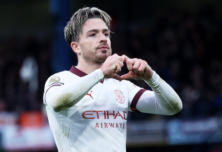 Tiền vệ người Anh tri ân fan hâm mộ The Citizens. Tiền vệ người Anh tri ân fan hâm mộ The Citizens.