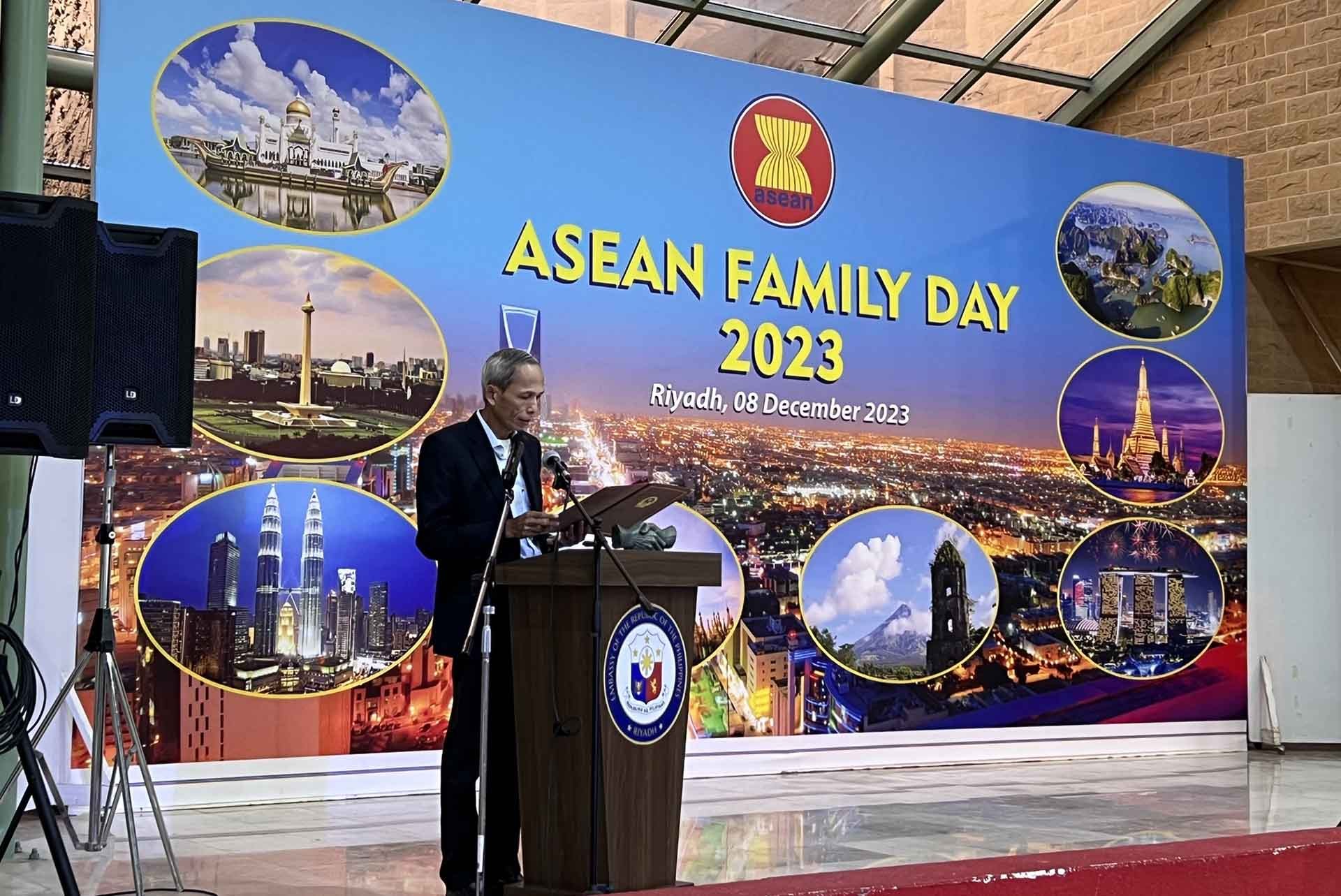 Đại sứ Đặng Xuân Dũng phát biểu khai mạc sự kiện.