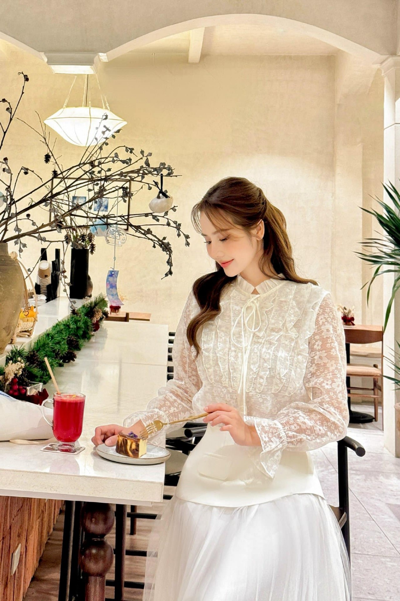 Nhan sắc Phan Minh Huyền