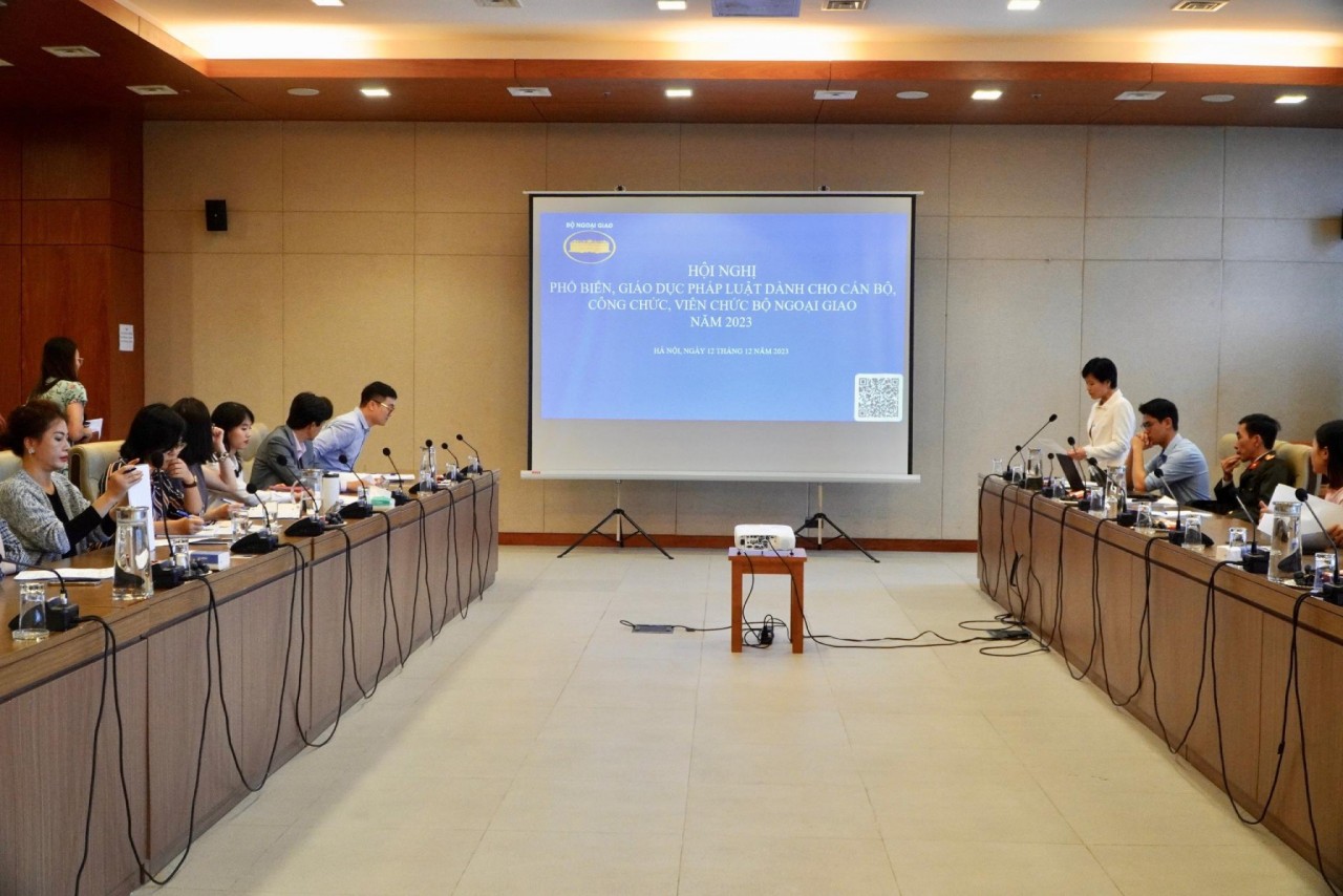 Bộ Ngoại giao tổ chức hội nghị phổ biến giáo dục pháp luật và cập nhật quy định mới cho cán bộ, công chức