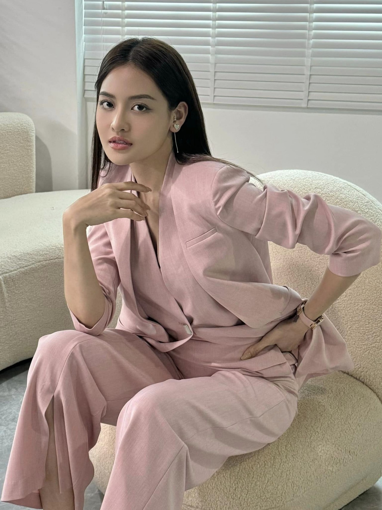 Ngắm sắc vóc diễn viên Thùy Anh