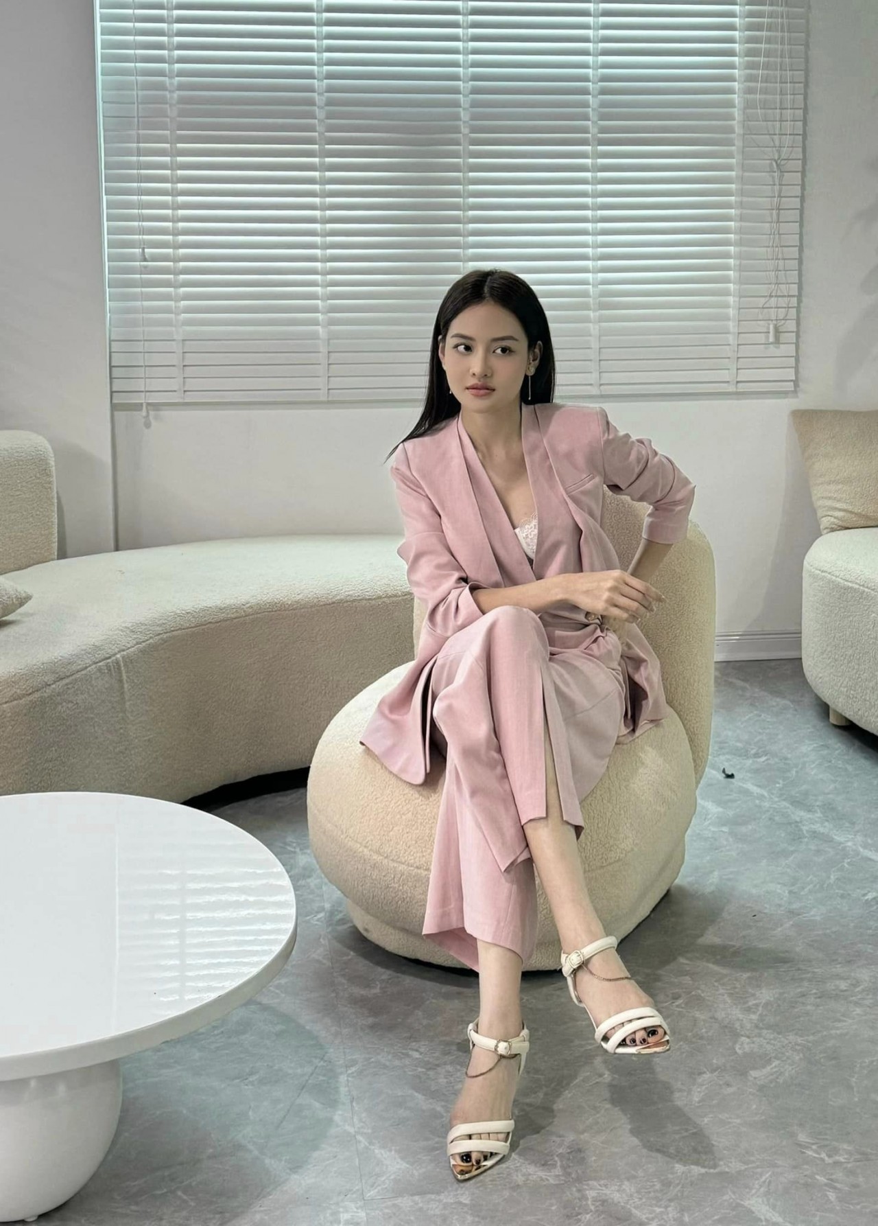 Ngắm sắc vóc diễn viên Thùy Anh