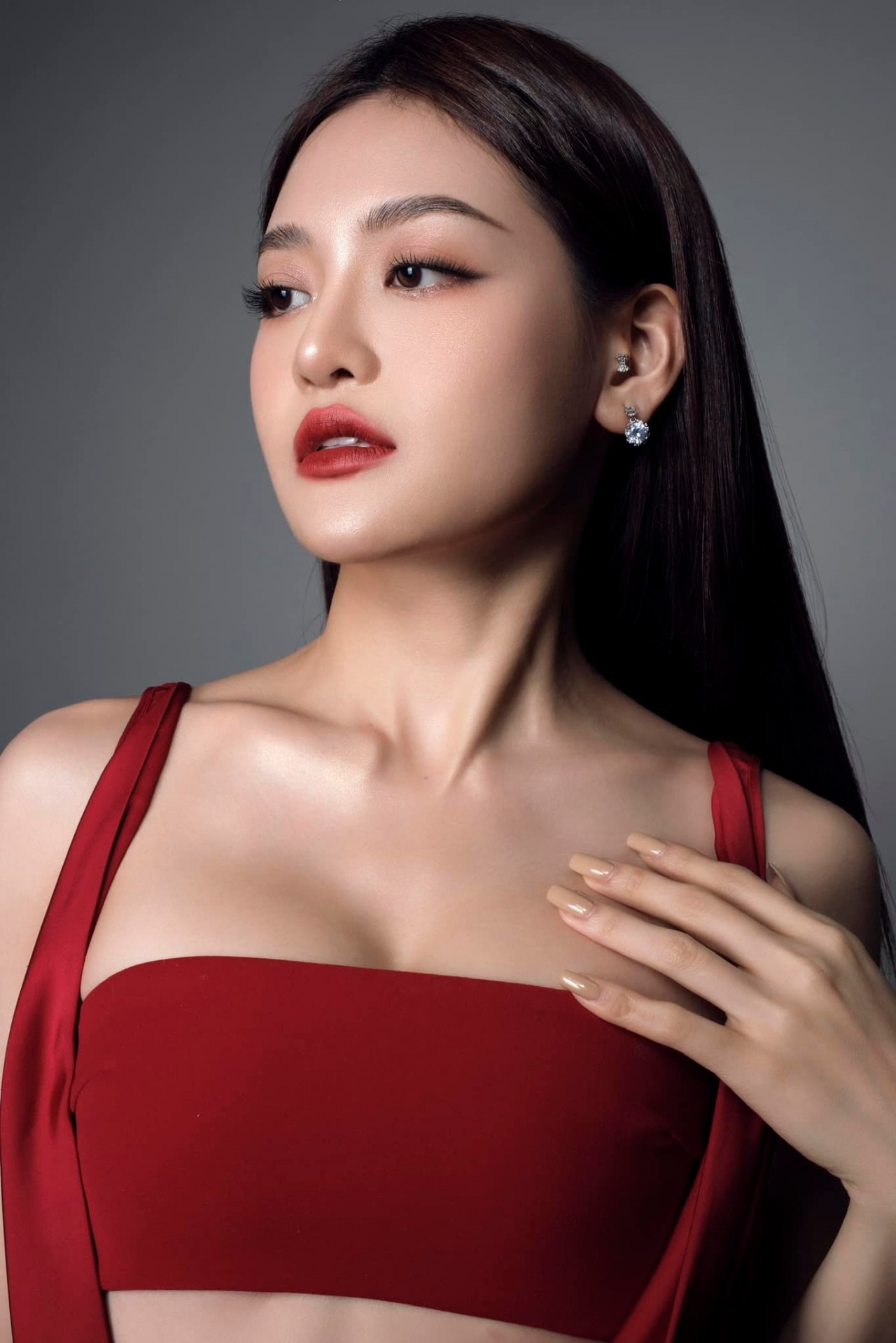 Ngắm sắc vóc diễn viên Thùy Anh