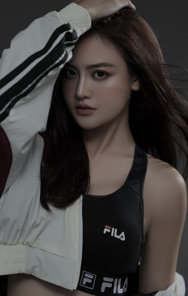 Ngắm sắc vóc diễn viên Thùy Anh