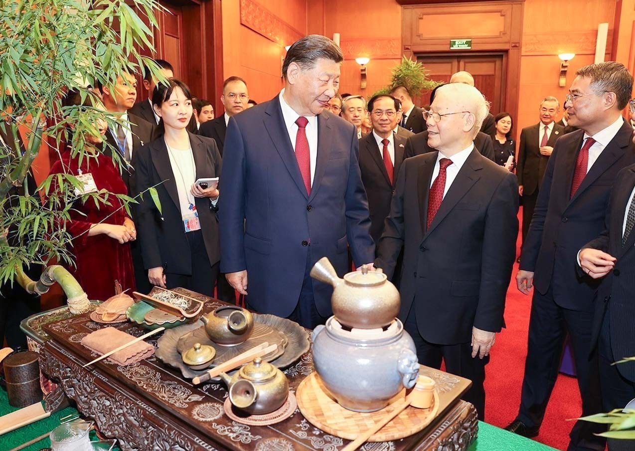 Tổng Bí thư Nguyễn Phú Trọng và Tổng Bí thư, Chủ tịch nước Trung Quốc Tập Cận Bình dự Tiệc trà